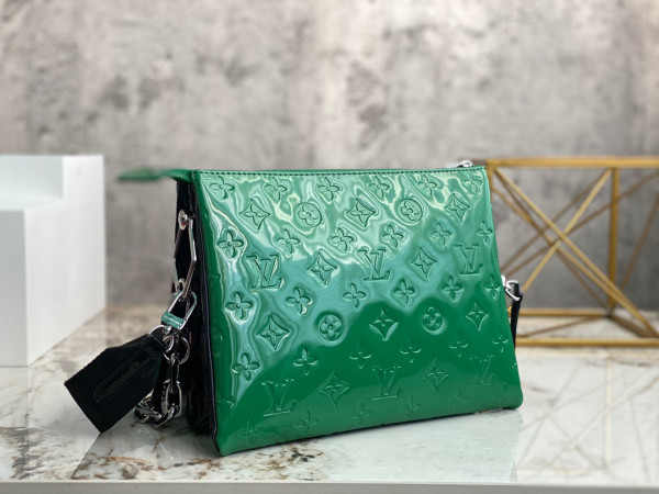 l0*is V*t0n coussin pm