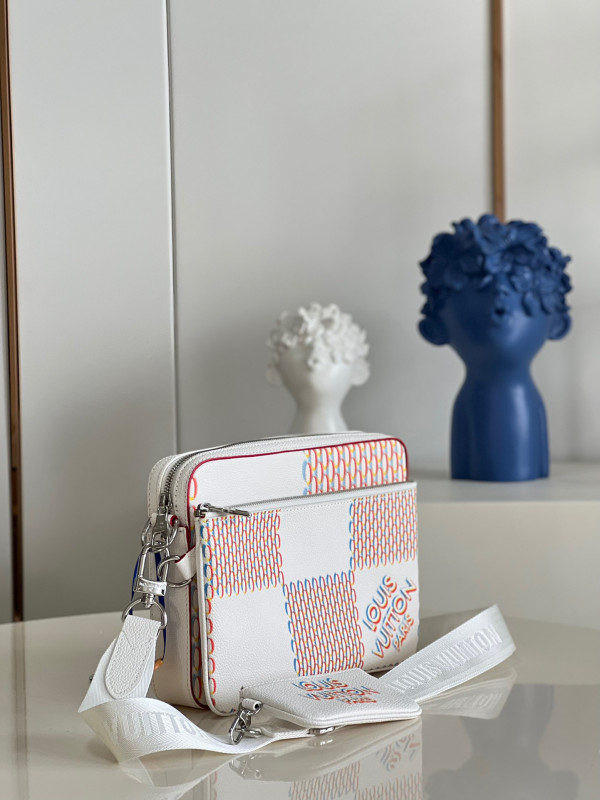 l0*is V*t0n trio messenger