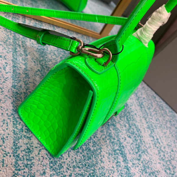 Ba*len*cia*ga hourglass