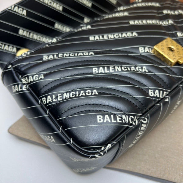 G*u*i gg marmont 26cm