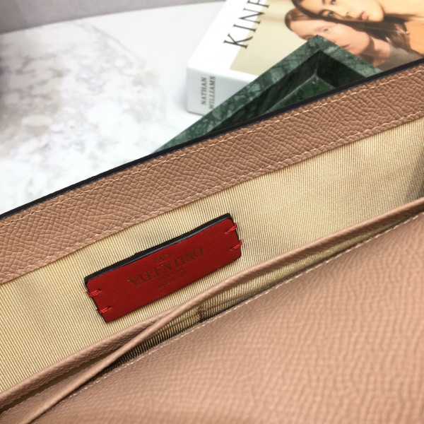 VALENTINO GARAVANI VSLING GRAINY CLUTCH