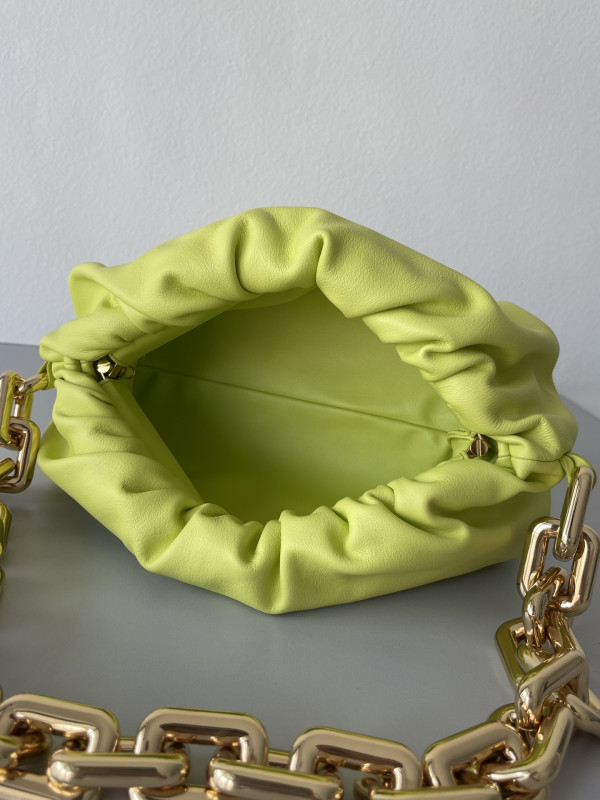 bo*te*ga Ve*ne*ta the chain pouch