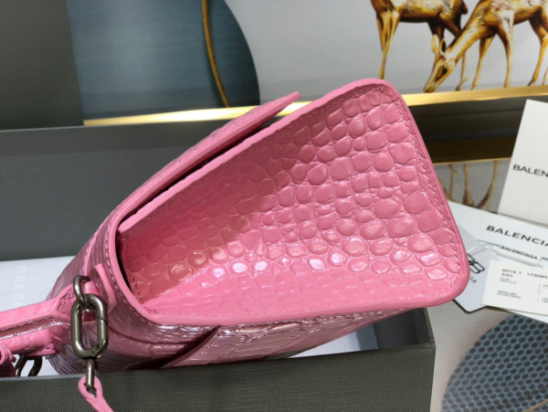 Ba*len*cia*ga hourglass