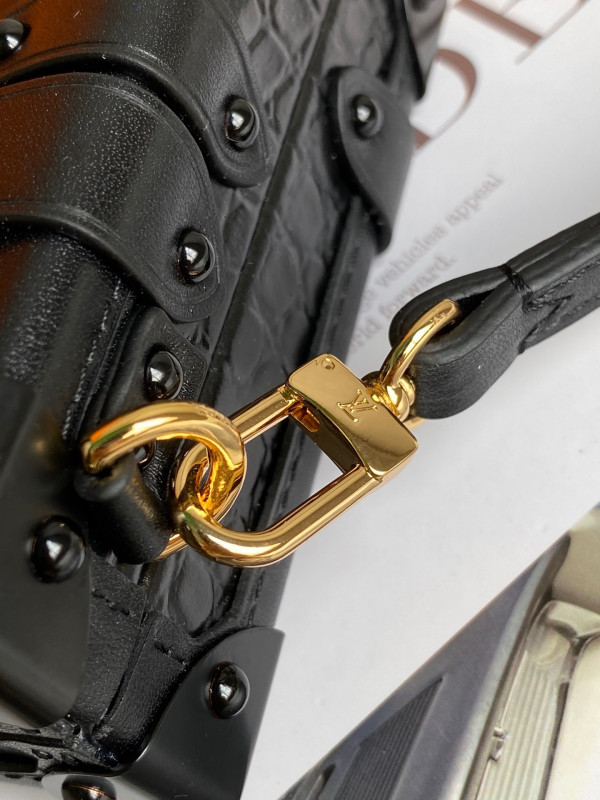 l0*is V*t0n petite malle