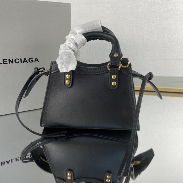 Ba*len*cia*ga neo classic nano top handle bag