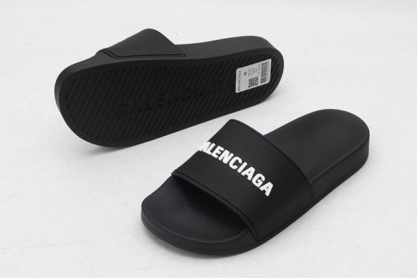 Ba*len*cia*ga pool slide sandal