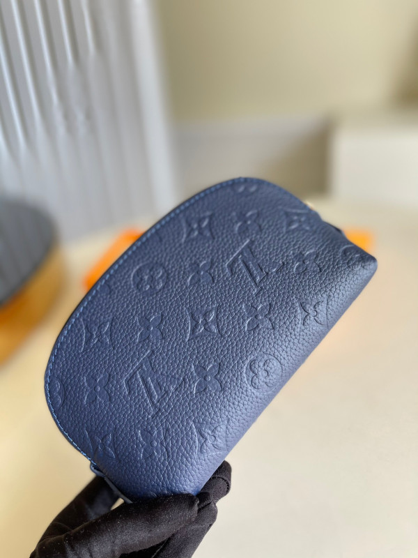 l0*is V*t0n cosmetic pouch pm-19*12*6cm