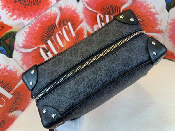 G*u*i gg shoulder bag with leather details