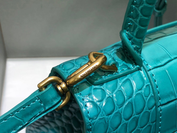 Ba*len*cia*ga hourglass