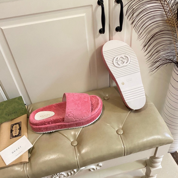 G*u*i gg platform sandal