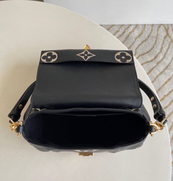 l0*is V*t0n favorite