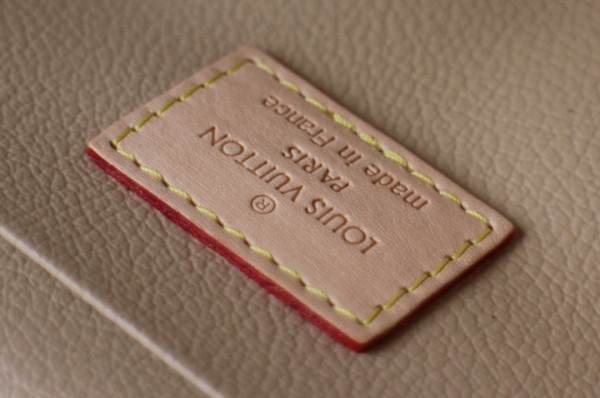 l0*is V*t0n toiletry bag