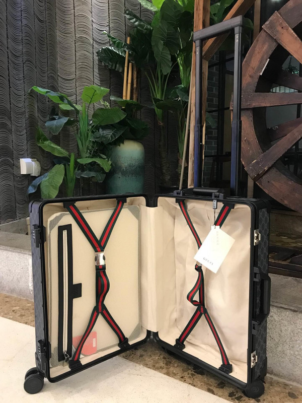 G*u*i travel box 20 inches