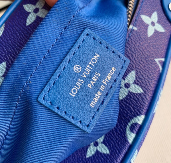 l0*is V*t0n soft trunk