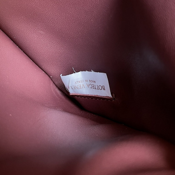 bo*te*ga Ve*ne*ta  small cobble shoulder bag