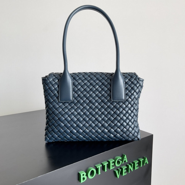 bo*te*ga Ve*ne*ta patti top handle bag
