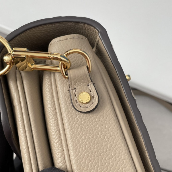 l0*is V*t0n pochette mÉtis