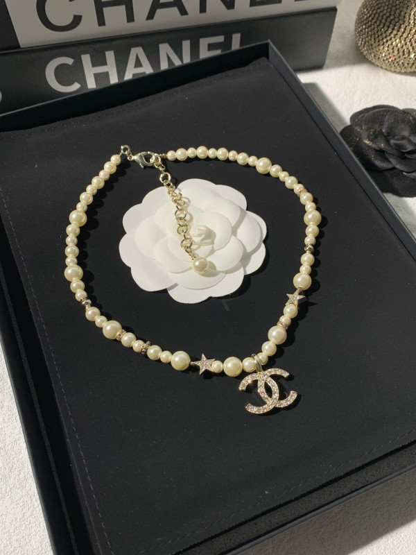 CL NECKLACE