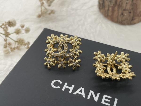 CL EARRINGS