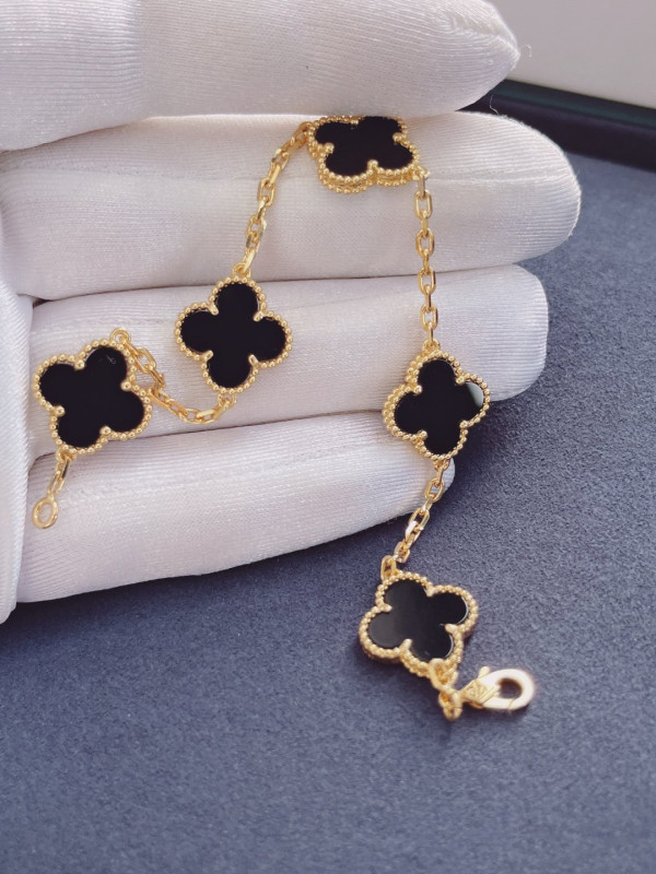 V*N CL*F & arpels  perlée bracelet