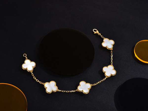 V*N CL*F & arpels perlée bracelet