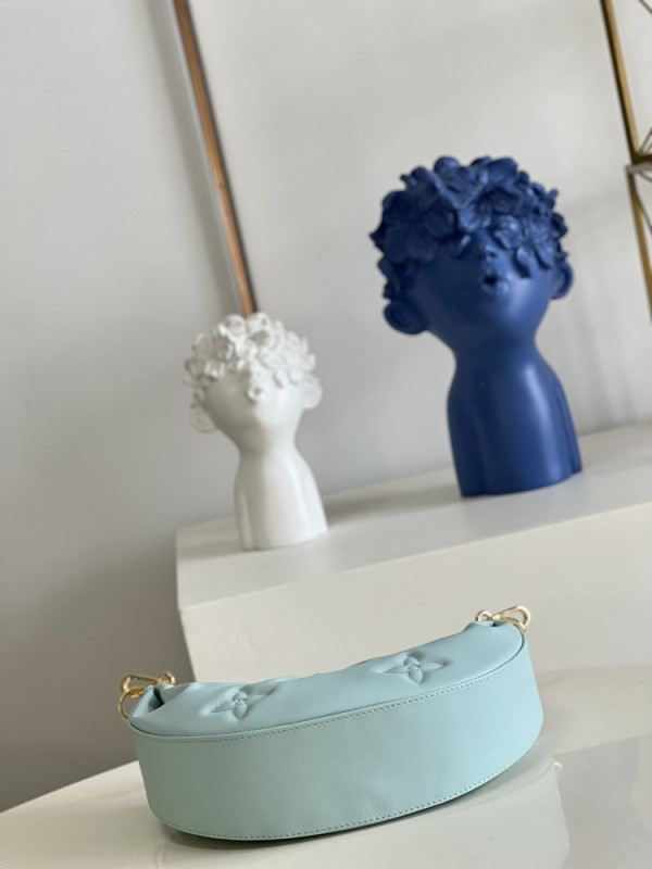 l0*is V*t0n over the moon