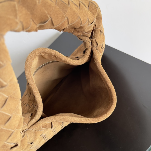 bo*te*ga Ve*ne*ta small hop