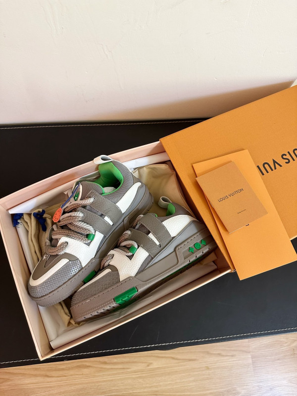 l0*is V*t0n sneakers