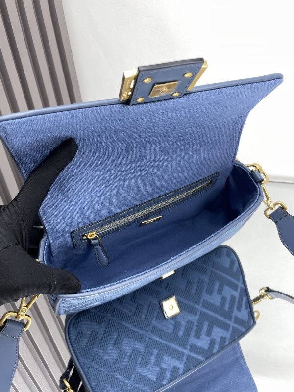 F**di baguette-26*13*6cm