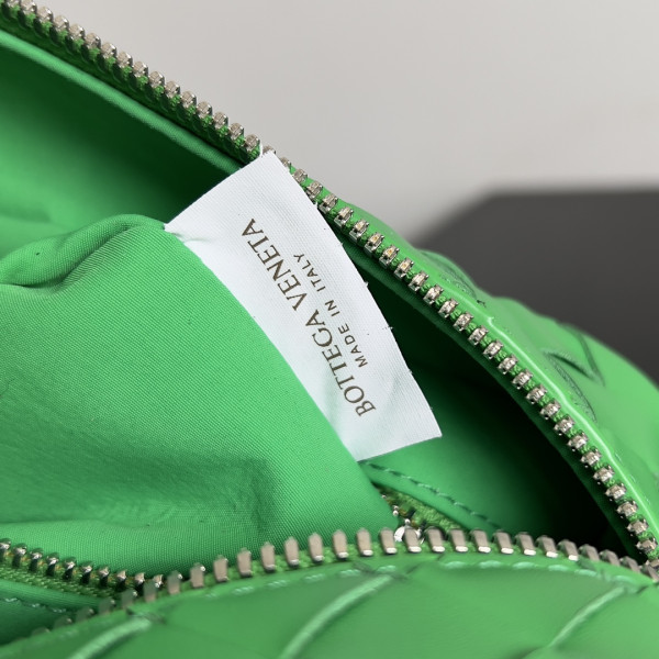 bo*te*ga Ve*ne*ta intrecciato leather wallet-on-strap