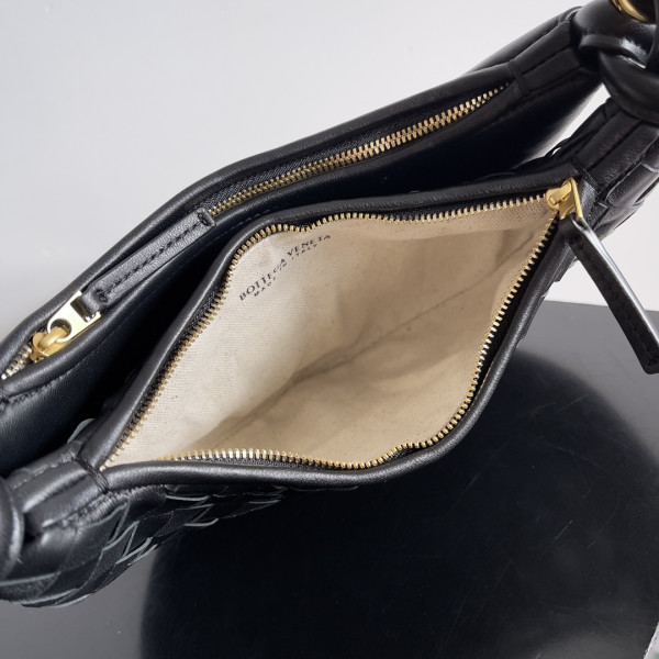 bo*te*ga Ve*ne*ta gemelli messenger