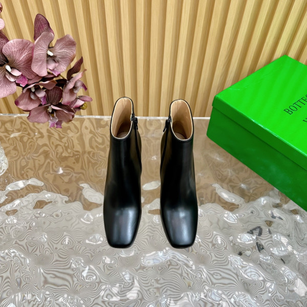 bo*te*ga Ve*ne*ta knot ankle boot