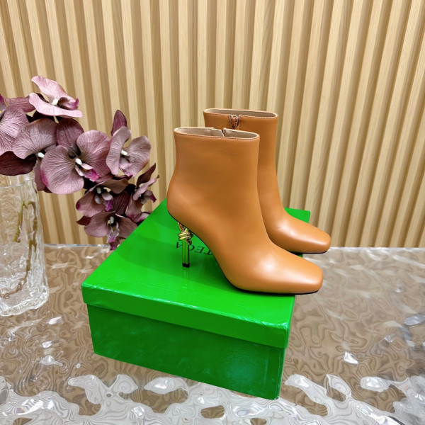 bo*te*ga Ve*ne*ta knot ankle boot