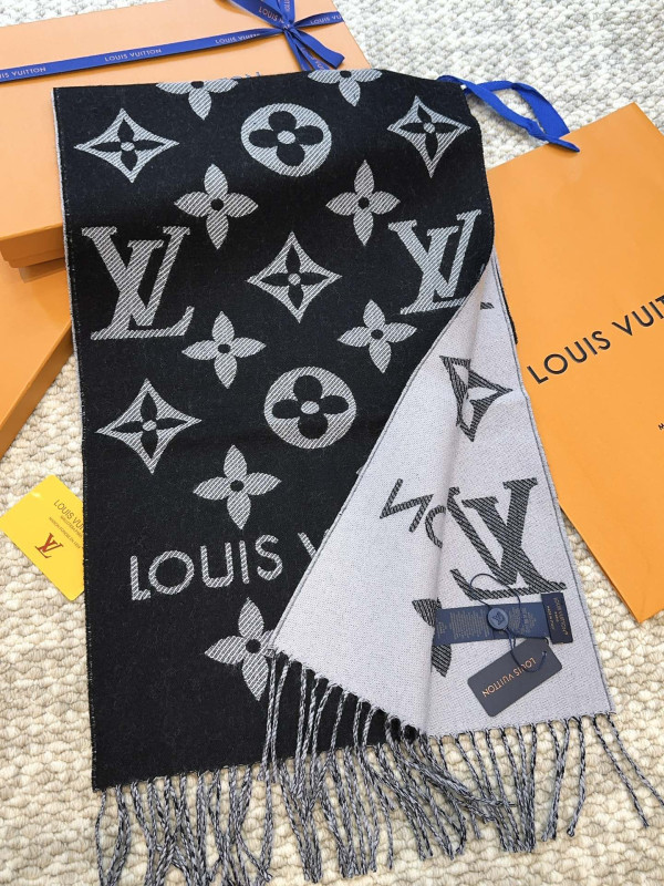 l0*is V*t0n scarf