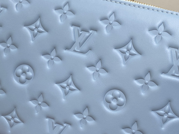 l0*is V*t0n coussin bb