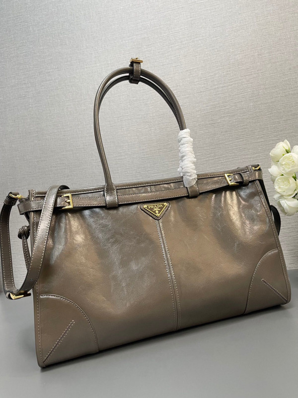 Pra*a large leather handbag