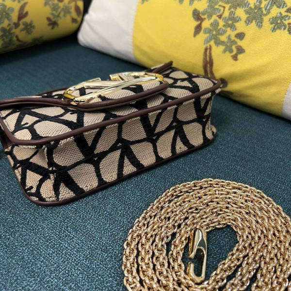 VALENTINO LOCÒ SMALL SHOULDER BAG