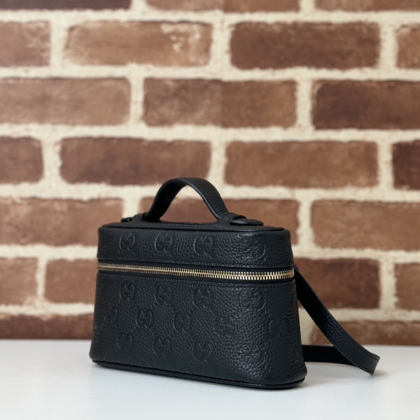 G*u*i gg emblem small bag - 20*12*5cm