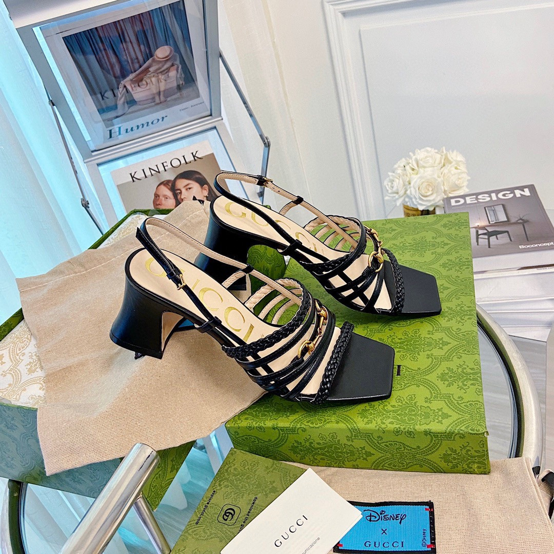 G*u*i women's leather sandal with horsebit