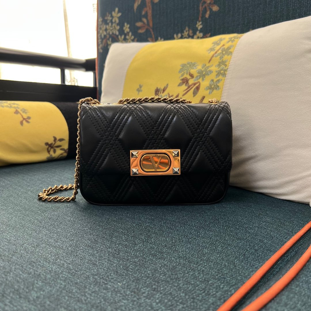 VALENTINO GARAVANI QUILTIE - 23*17*8CM